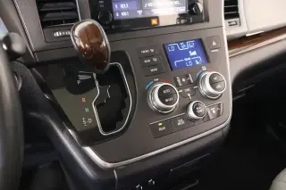 Toyota Sienna 2017 XLE 7-Passenger Auto Access Seat 4dr Mini-Van