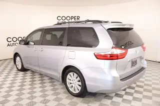 Toyota Sienna 2017 XLE 7-Passenger Auto Access Seat 4dr Mini-Van