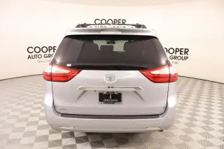 Toyota Sienna 2017 XLE 7-Passenger Auto Access Seat 4dr Mini-Van