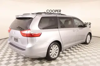 Toyota Sienna 2017 XLE 7-Passenger Auto Access Seat 4dr Mini-Van