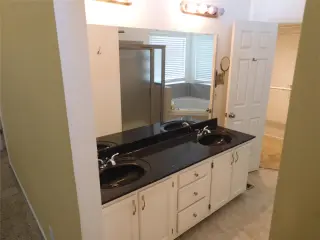 Propiedad en alquiler con 4 habitaciones y 3 baños en Burlington