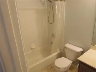Propiedad en alquiler con 4 habitaciones y 3 baños en Burlington