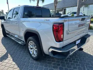GMC Sierra 1500 2019 4x4 SLT 4dr Crew Cab 5.8 ft. SB