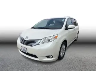Toyota Sienna 2017 XLE 7-Passenger Auto Access Seat 4dr Mini-Van