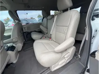 Toyota Sienna 2017 XLE 7-Passenger Auto Access Seat 4dr Mini-Van