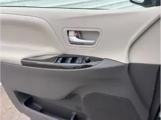 Toyota Sienna 2017 XLE 7-Passenger Auto Access Seat 4dr Mini-Van