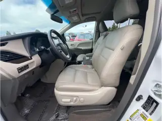 Toyota Sienna 2017 XLE 7-Passenger Auto Access Seat 4dr Mini-Van