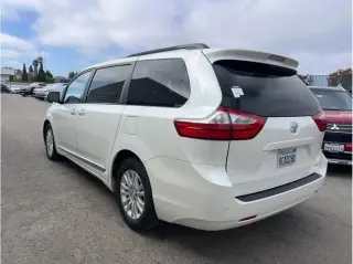 Toyota Sienna 2017 XLE 7-Passenger Auto Access Seat 4dr Mini-Van