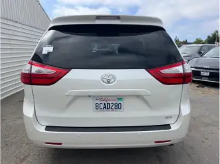 Toyota Sienna 2017 XLE 7-Passenger Auto Access Seat 4dr Mini-Van
