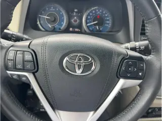 Toyota Sienna 2017 XLE 7-Passenger Auto Access Seat 4dr Mini-Van