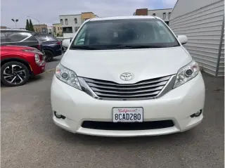 Toyota Sienna 2017 XLE 7-Passenger Auto Access Seat 4dr Mini-Van
