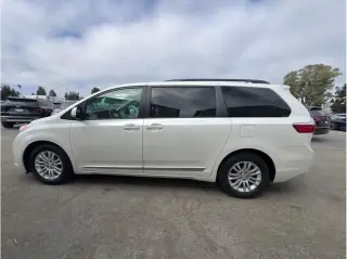 Toyota Sienna 2017 XLE 7-Passenger Auto Access Seat 4dr Mini-Van