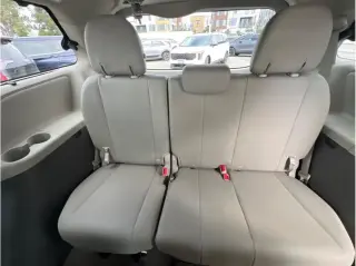 Toyota Sienna 2017 XLE 7-Passenger Auto Access Seat 4dr Mini-Van