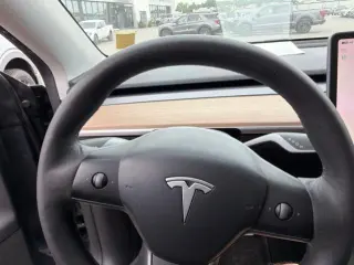 Tesla Model Y 2023 AWD Performance 4dr Crossover