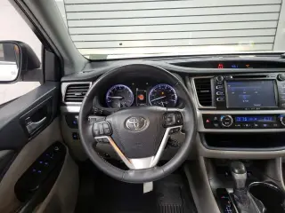 Toyota Highlander 2019 AWD XLE 4dr SUV