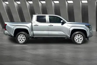 Toyota Tacoma 2025 4x4 SR5 4dr Double Cab 5.0 ft SB