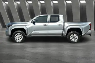 Toyota Tacoma 2025 4x4 SR5 4dr Double Cab 5.0 ft SB