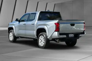 Toyota Tacoma 2025 4x4 SR5 4dr Double Cab 5.0 ft SB