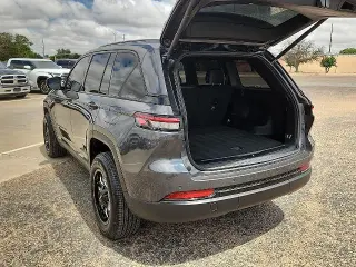 Jeep Grand Cherokee 2025 4x4 Laredo 4dr SUV