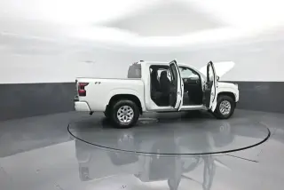Nissan Frontier 2024 4x4 SV 4dr Crew Cab 5 ft. SB