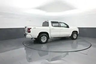Nissan Frontier 2024 4x4 SV 4dr Crew Cab 5 ft. SB