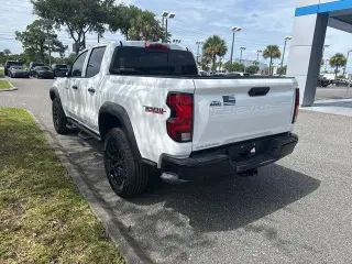 Chevrolet Colorado 2023 4x4 Trail Boss 4dr Crew Cab 5 ft. SB