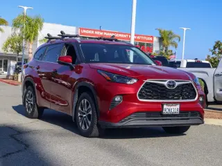 Toyota Highlander 2022 AWD XLE 4dr SUV