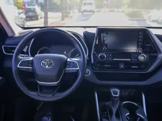 Toyota Highlander 2022 AWD XLE 4dr SUV
