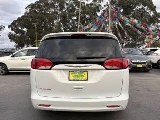 2021 Chrysler Voyager