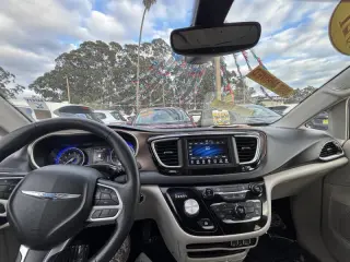 2021 Chrysler Voyager