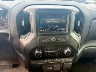 Chevrolet Silverado 1500 2021 4x2 Custom 4 puertas Cabina Crew 5.8 pies. Caja corta