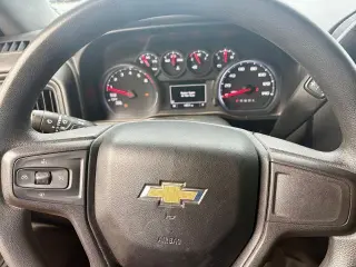 Chevrolet Silverado 1500 2021 4x2 Custom 4 puertas Cabina Crew 5.8 pies. Caja corta