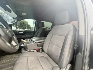 Chevrolet Silverado 1500 2021 4x2 Custom 4 puertas Cabina Crew 5.8 pies. Caja corta