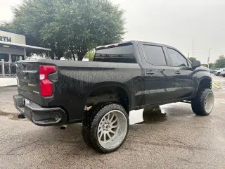 Chevrolet Silverado 1500 2021 4x2 Custom 4 puertas Cabina Crew 5.8 pies. Caja corta