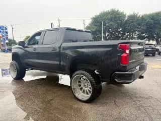 Chevrolet Silverado 1500 2021 4x2 Custom 4 puertas Cabina Crew 5.8 pies. Caja corta