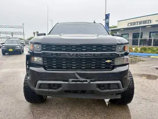 Chevrolet Silverado 1500 2021 4x2 Custom 4 puertas Cabina Crew 5.8 pies. Caja corta