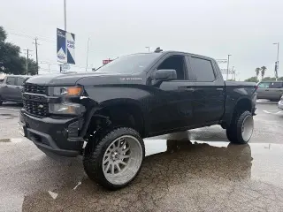 Chevrolet Silverado 1500 2021 4x2 Custom 4 puertas Cabina Crew 5.8 pies. Caja corta