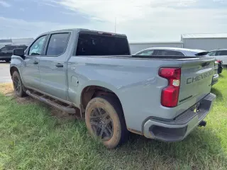 Chevrolet Silverado 1500 2024 4x2 Custom 4 puertas Cabina Crew 5.8 pies. Caja corta