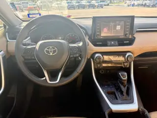 Toyota RAV4 2022 XLE Premium 4dr SUV
