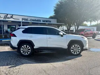 Toyota RAV4 2022 XLE Premium 4dr SUV
