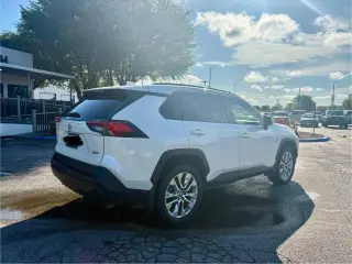 Toyota RAV4 2022 XLE Premium 4dr SUV
