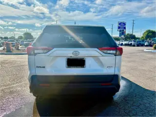 Toyota RAV4 2022 XLE Premium 4dr SUV
