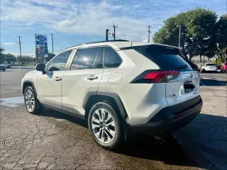 Toyota RAV4 2022 XLE Premium 4dr SUV