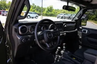Jeep Wrangler 2023 4x4 Sport 2 puertas SUV