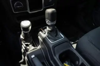 Jeep Wrangler 2023 4x4 Sport 2 puertas SUV