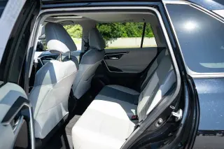 Toyota RAV4 2021 XLE Premium 4 puertas SUV