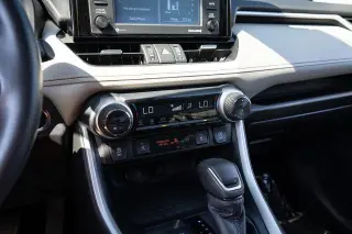 Toyota RAV4 2021 XLE Premium 4 puertas SUV