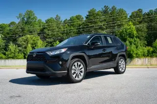 Toyota RAV4 2021 XLE Premium 4 puertas SUV