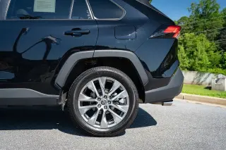 Toyota RAV4 2021 XLE Premium 4 puertas SUV