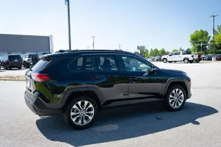 Toyota RAV4 2021 XLE Premium 4 puertas SUV